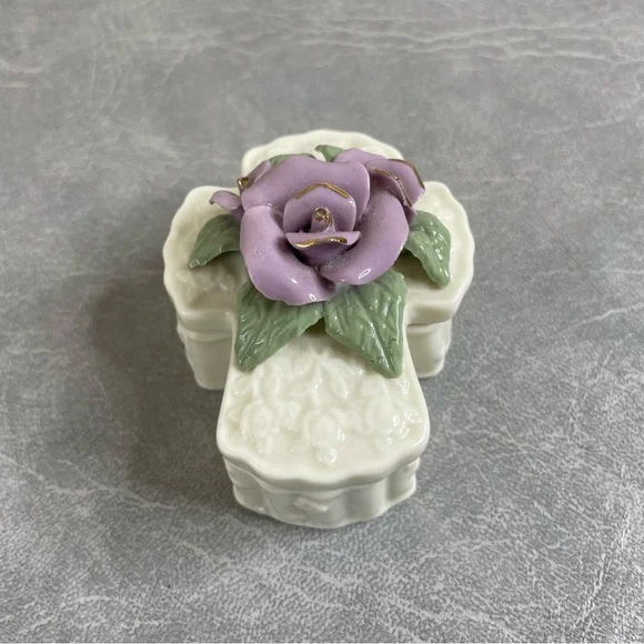Vintage Porcelain Purple Floral Cross Small Box and Lid for Jewelry/Rings - Picture 7 of 7